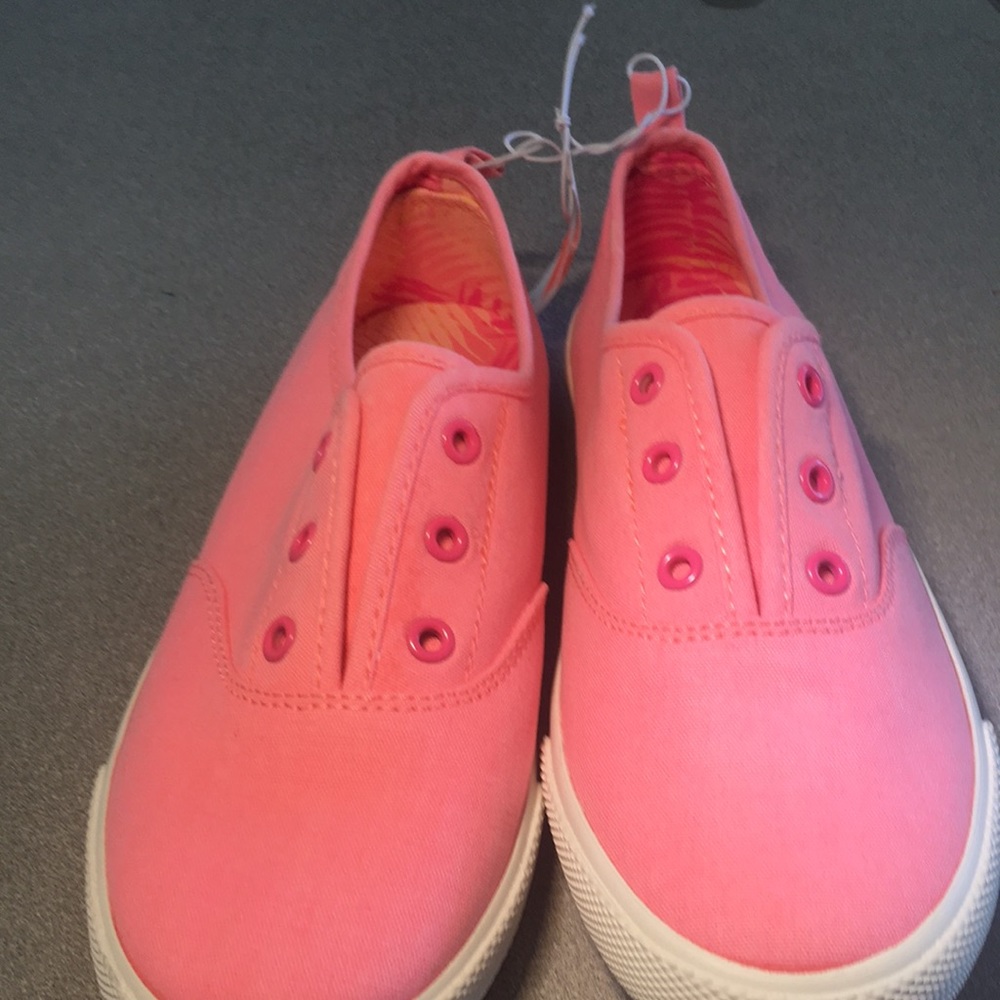 Gap tennis shoes